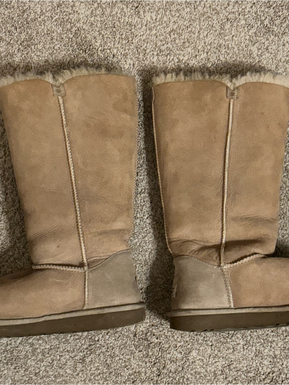 UGG size 10. Chestnut Button Suede Shearling Women's Boots - Picture 5 of 8